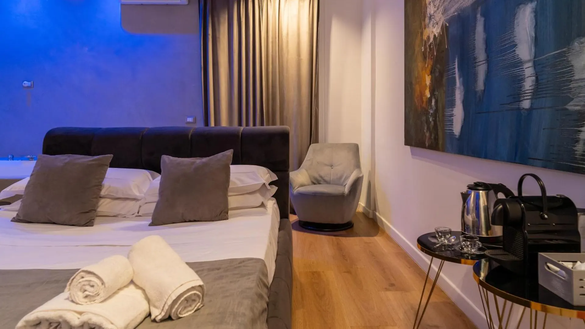 Four Luxury Suite Palermo 0*,  Olaszország