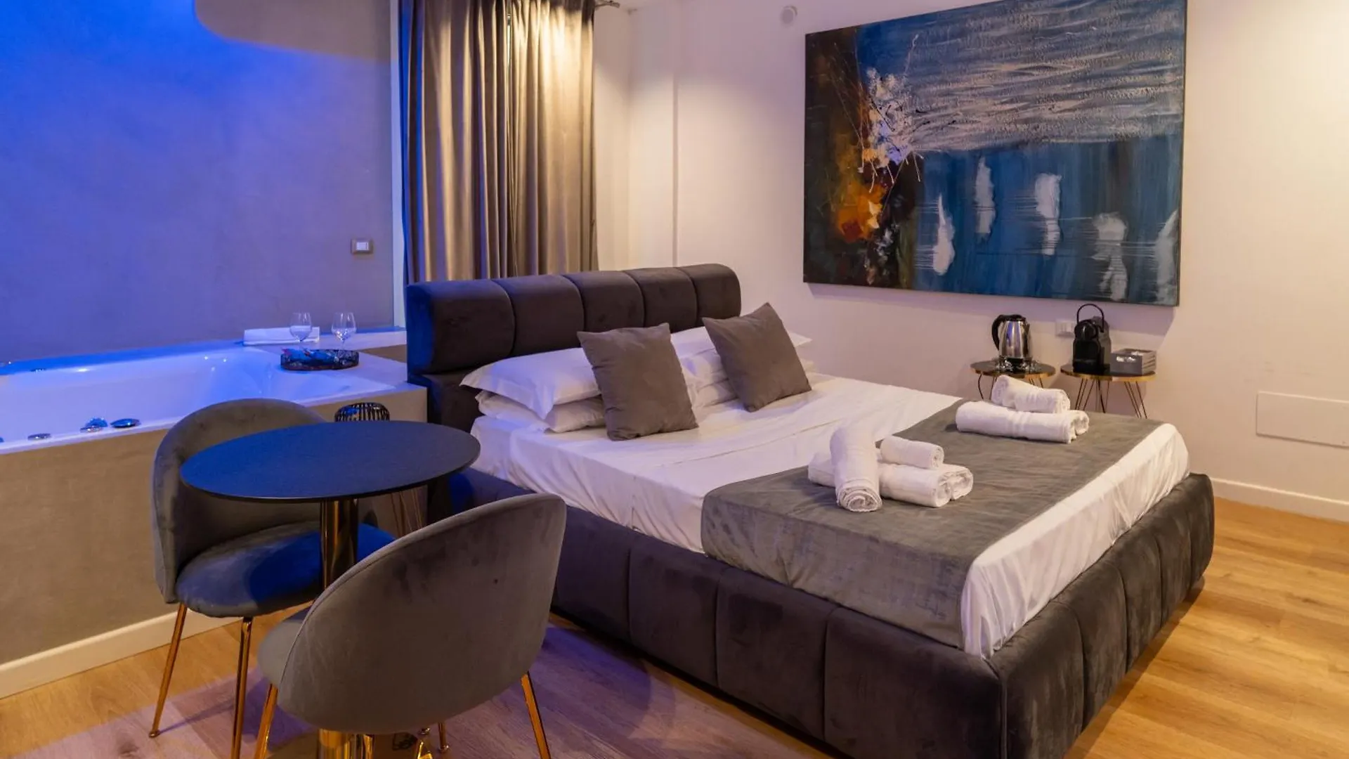 Four Luxury Suite Palermo 0*,