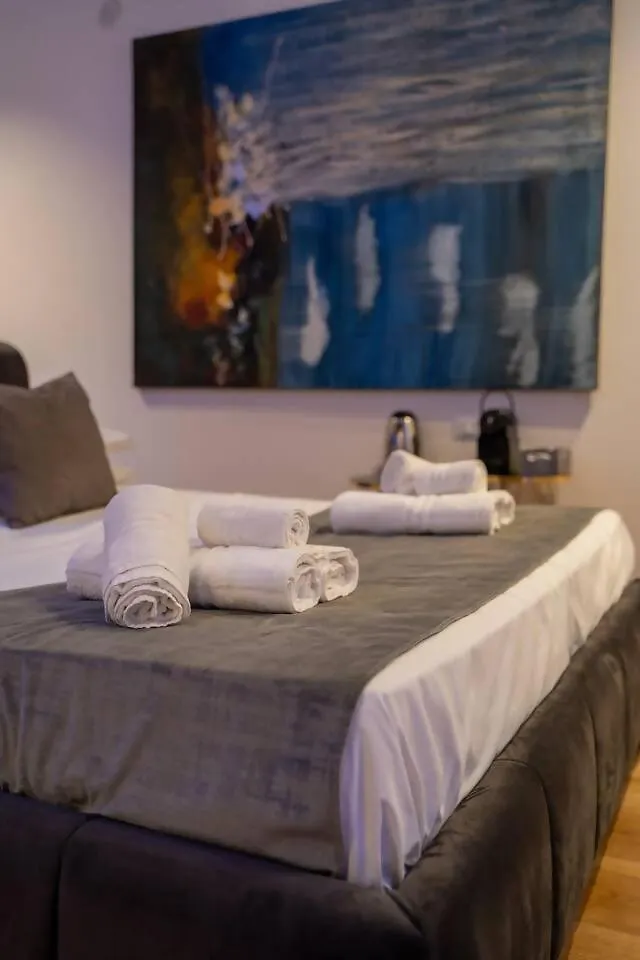 Four Luxury Suite Palermo 0*,  Olaszország