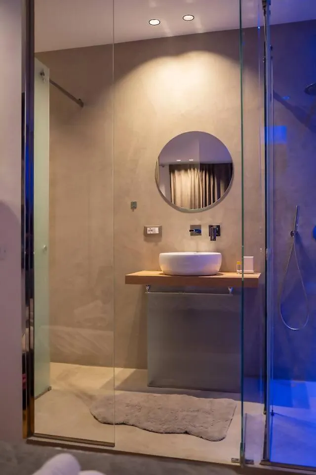 Four Luxury Suite Palermo Guest house